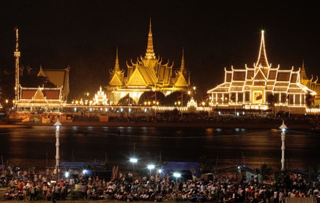 กัมพูชาประกาศเคอร์ฟิวเทศ
